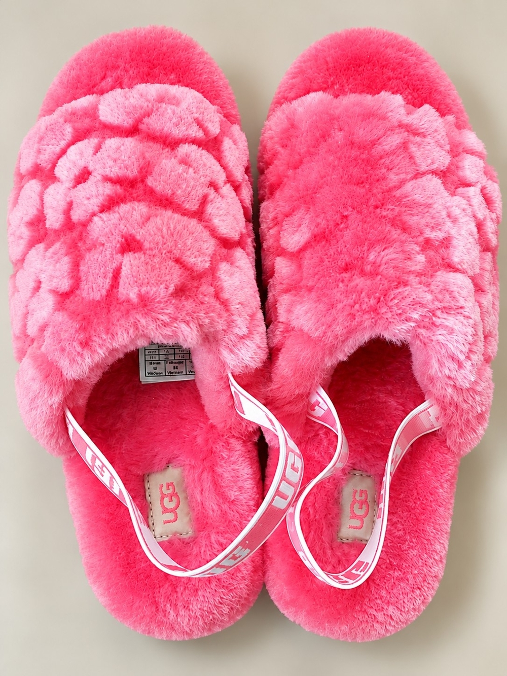 UGG Pink Fluffy Slippers – Cozy Plush Slides – Brand New Without Tags Size 11